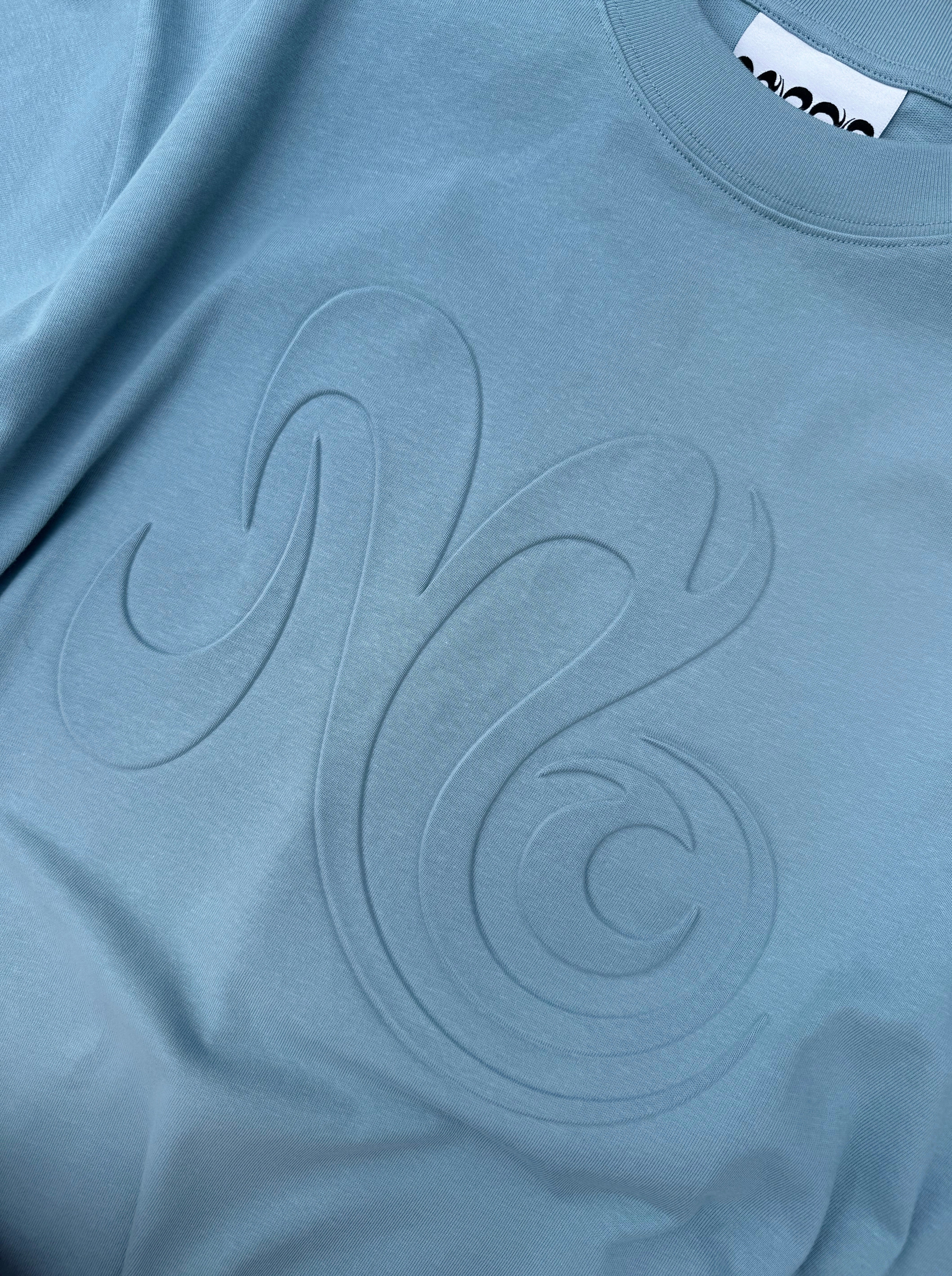 EMBOSSED TEE - LIGHT BLUE